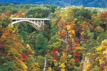 Lawatan Bas Sehari Melihat Daun Musim Luruh di Naruko Gorge & Ginzan Onsen