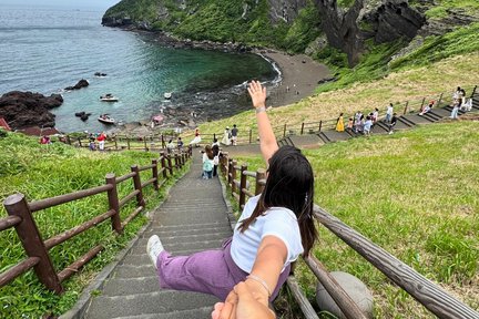 Jeju's Eastern Euphoria One Day Tour with Seongsan ilchulbong, Cave