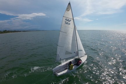 Program Belajar Berlayar di Pantai Tanjung Aru