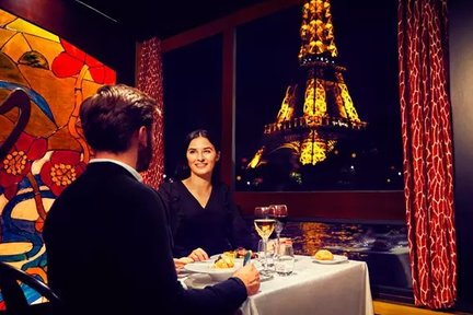 Crucero con cena de Maxim por el río Sena con pianista en vivo a bordo