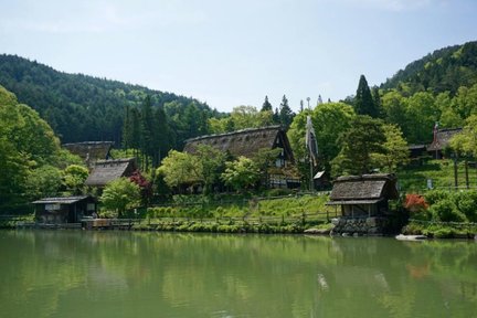 ทัวร์เดินชมหมู่บ้านพื้นเมืองฮิดะ (Hida Folk Village) ในทาคายามะ