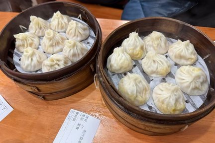 One-day tour of famous attractions in Shanghai (enjoy Michelin-starred dumplings "Lai Lai Xiao Long Bao")