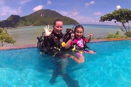 First-Time Scuba in Phi Phi Island with PADI 5 Star center