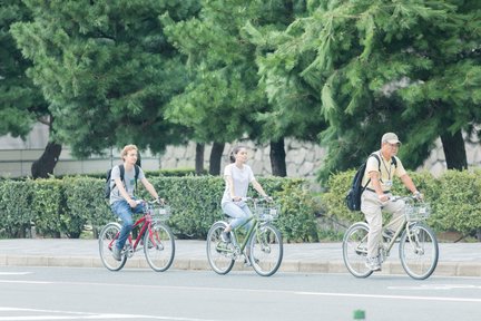 Cyclisme dans les ruelles de Kyoto