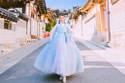 Bukchon Hanbok Rental and Photoshoot at Hanboknam