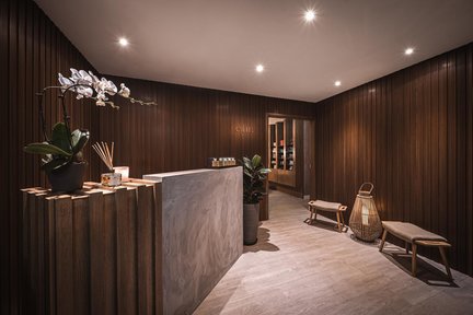 Massages and Facials di Elu Spa Central