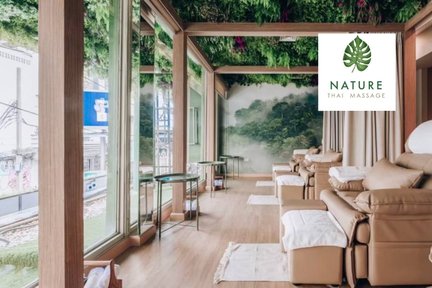 Natur-Thai-Massage-Erlebnis (Siam Square 6) in Bangkok