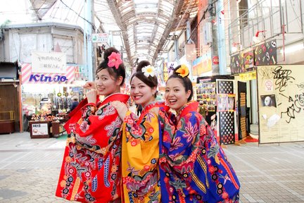 Okinawa Traditional Ryukyu Wearing & Photography Experience in Naha