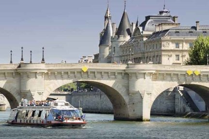 Almuerzo en la Torre Eiffel y el río Sena con recorrido por la ciudad de París