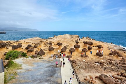 新北｜北海岸一日遊｜富貴角燈塔＆老梅綠石槽＆野柳地質公園