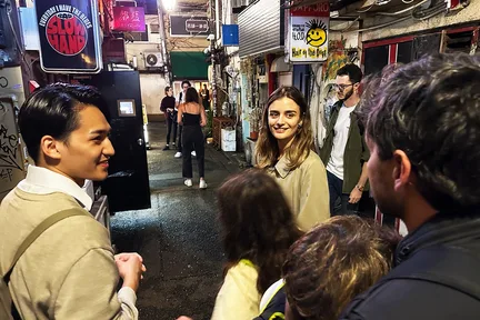 Tokyo: Shinjuku Night Walking Tour & Secret Backstreets