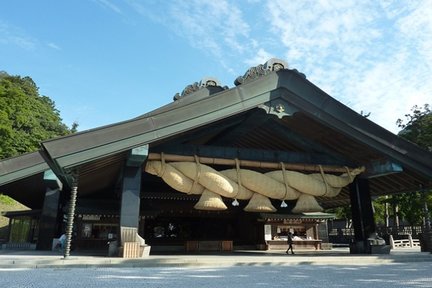 Visit the Tottori Sand Dunes and Renowned Izumo Taisha Shrine 2 Days