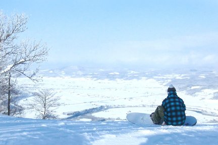 Ski (or Snowboard) rental at the Kamui Ski Links Resort in Asahikawa