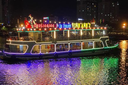 Vinh Anh Cruise Menelusuri Sungai Han pada Waktu Malam di Da Nang