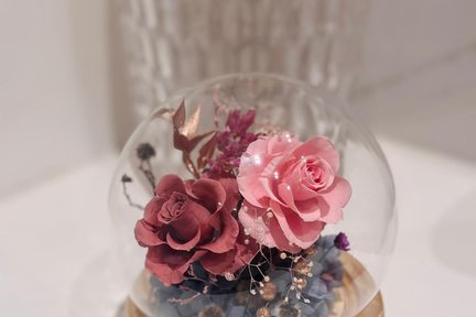 Hong Kong R florist - Homemade Sola Flowers and Preserved Flowers Experience Class | Glass Cover | Diffuser Bottle | Flower Box | Flower Basket | Flower Glass | AUBE Certificate Course | Lai Chi Kok