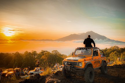 Mount Batur 4WD Jeep Sunrise with Photographer and Custom Jeep Color