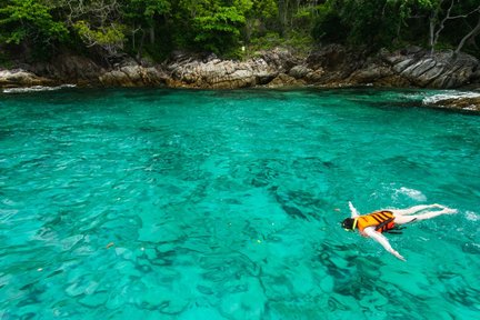 Excursión de un día a las islas Racha y Coral en lancha rápida