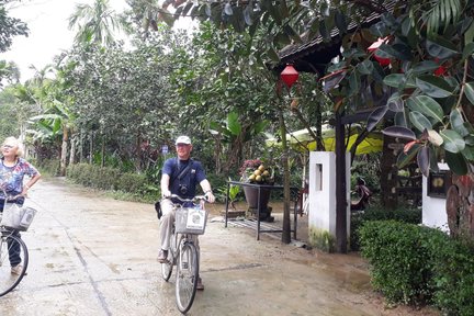 Hue Private Thuy Bieu Eco Village Cycling Half Day Tour