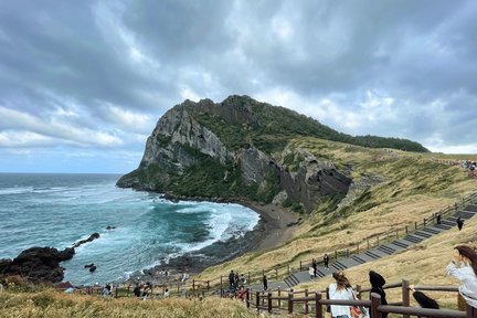 Jeju Udo Island & Seongsan Ilchulbong & Seopjikoji Day Tour