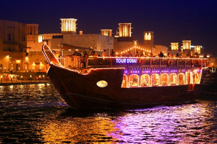 Du thuyền Dhow ăn tối tại Lạch Dubai