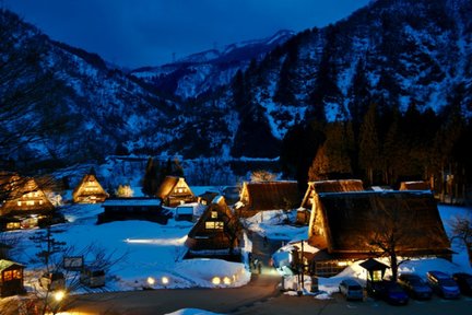 หมู่บ้านชิราคาวะโกะ (Shirakawa-go) &Gokayama Gassho-zukuri Winter Light Up รวมอาหารกลางวัน