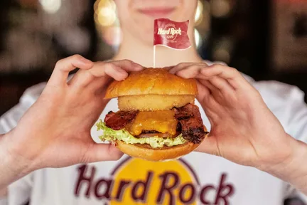 ประสบการณ์รับประทานอาหารที่ Hard Rock Cafe Berlin พร้อมเซตเมนู