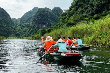 Ninh Binh Day Tour dari Ha Noi: Hoa Lu, Trang An, Tam Coc, Hang Mua