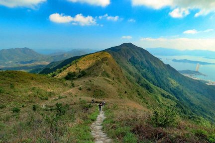 Tur Arus Air Tenang dan Kunang-kunang di Gua Shaluo