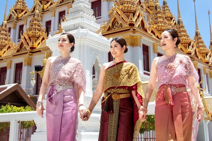 บริการเช่าชุดไทยโบราณระดับพรีเมียมที่วัดสระเกศ