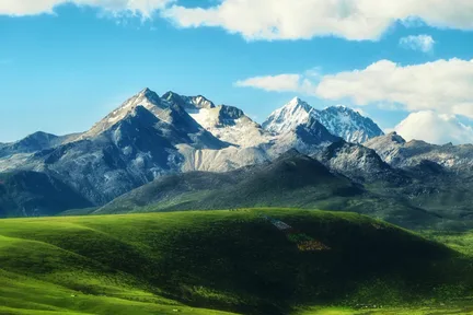 Sichuan Siguniang Mountain One-Day Tour (Walking in Shuangqiaogou + Checking in Maobi Bridge + Alpine Lakes + Towering Snow Mountains + Round Trip from Chengdu)
