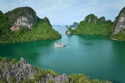 [Route 2] Luxury Alova Cruise Tour on Halong Bay from Hanoi