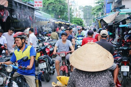 Tour en moto por los mercados matutinos