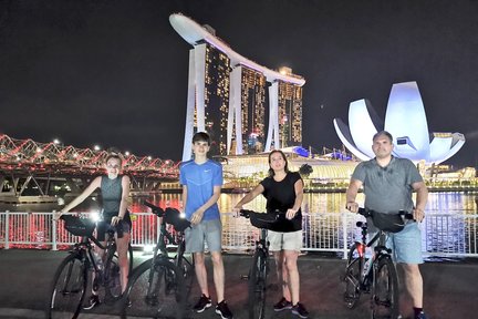 Abendliche Radtour durch die Marina Bay von Singapur