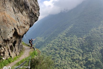 Tour 2 Ngày 1 Đêm Tham Quan Núi Daito và Đường Mòn Lịch Sử Batongguan ở Gia Nghĩa