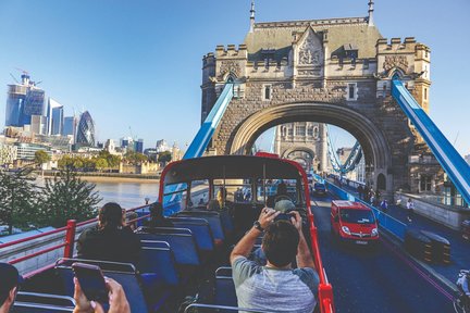 Erkunden Sie London mit einer Oldtimer-Bustour inklusive Flusskreuzfahrt