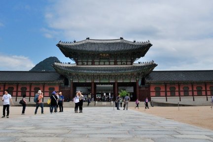 Seoul Palaces, Namsan Hanok Village, N Seoul Tower Day Tour