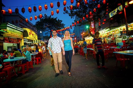 Kuala Lumpur by Night: Sightseeing, Markets and Food