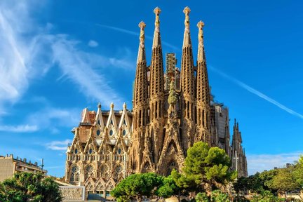 Barcelona and Sagrada Familia half-day tour with hotel pick-up