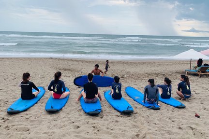 Lección de surf en Canggu Bali por Matahari Surf School