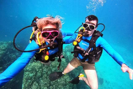龟岛 PADI 潜水中心进阶开放水域潜水员课程