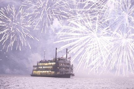 Less than 30 minutes from Kyoto! Lake Biwa and Otsu Night Cruise Fireworks Viewing Ticket
