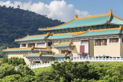 National Palace Museum, Beitou, and Dadaocheng In-depth One-day Tour di Taipei