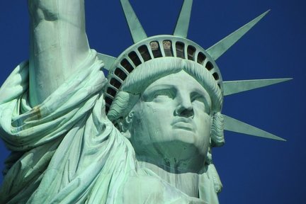 Visit The Statue of Liberty & 3h Manhattan Walking Tour