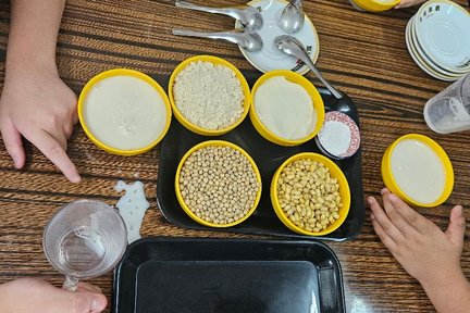 เวิร์กช็อปทำเต้าหู้น้ำขิงไท่โอ (Tai O Tofu Pudding Making Workshop) (รวมตั๋วเรือเที่ยวชมฟรี)