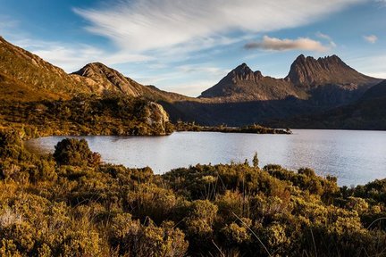 ทัวร์เดินชมอุทยานแห่งชาติภูเขาเครเดิล (Cradle Mountain National Park)