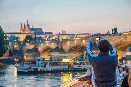 Evening Cruise Tour with Buffet Dinner in Prague