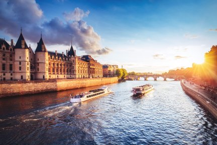 Eiffel Tower Summit Access and Cruise Tour by Night in Paris