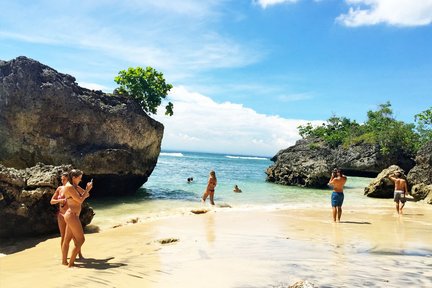 Perjalanan Peribadi ke Uluwatu dan Ubud bersama Pemandu Berbahasa Korea