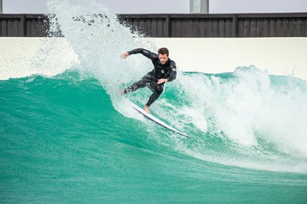 Beginner Surf Lesson at URBNSURF Melbourne