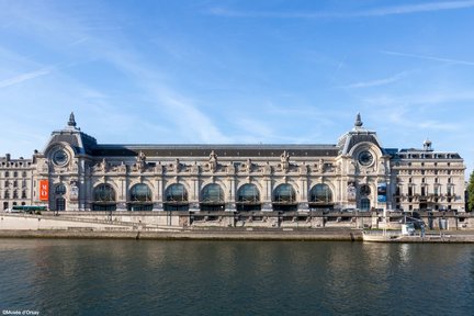 Entrada al Museo de Orsay con pinturas de Monet y Van Gogh